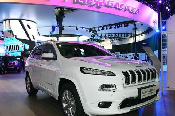 大切诺基半价就能买顶配，9AT四驱买不买