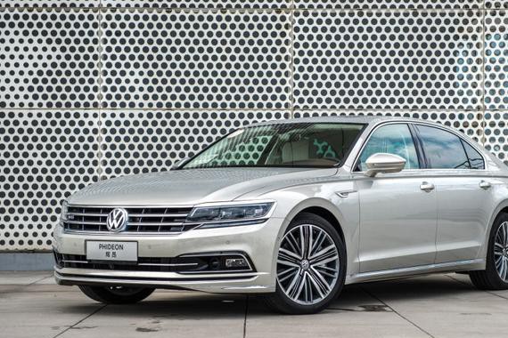 上市半年降5万，大众旗舰依旧卖不掉，还推GTE车型