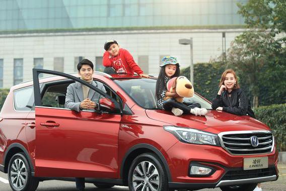 宝骏730坐不住了，侧面像奔驰的MPV，6万起