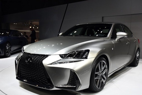 雷克萨斯新IS 300将6月上市/LS 350首发