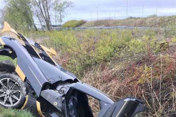 科尼塞克Agera RS测试中被驾驶员撞毁