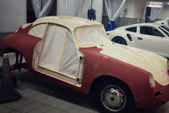 香港有一家保时捷中心只接待老爷车