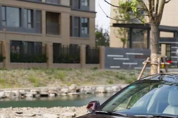 MKZ的后面多了字母H，林肯的混动玩儿的6不6？