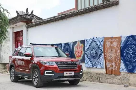 大7座SUV中国造 2.0T动力超强 就是油耗14.5有点高