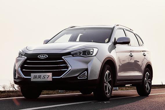 奔驰内饰+雷克萨斯外观=10万起？这款车还有啥本事？