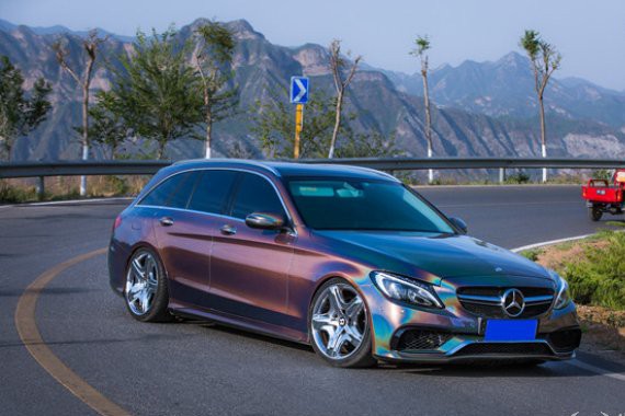 10万的镭射车漆长什么样 全国首台奔驰C旅镭射车漆