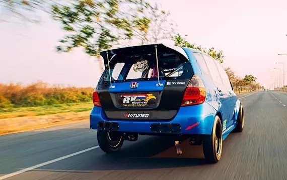 还在调侃超跑飞度吗？别人家的这辆真的能“干”GT-R