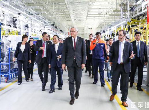 沃尔沃S90搭“一带一路”的软卧，直销到了比利时