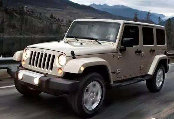 全新一代牧马人内饰曝光 车身更轻配备4缸涡轮增压