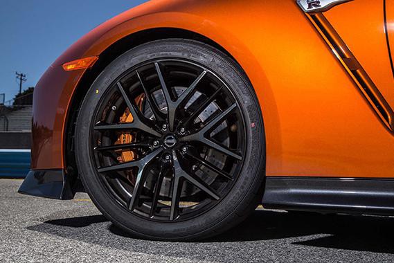 太刺激了，只要一半的价钱这车起步能秒杀超跑！