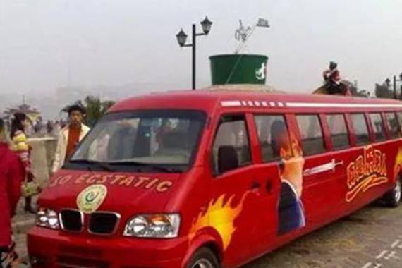 看前脸值5万，车身值百万，内饰值2万，总价要25万