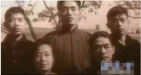 揭秘张艺谋鲜为人知的显赫家世背景