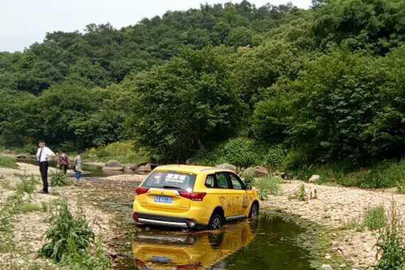 欧蓝德卖的好 没了方向感 去越野涉水直接趴窝