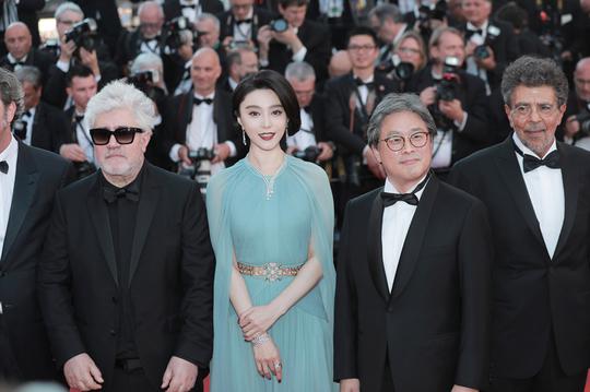 #戛纳电影节#范冰冰7年戛纳红毯经典大片回忆录