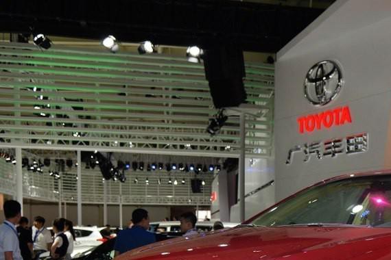 平庸的不像一台畅销车，丰田凯美瑞哪款值得买？