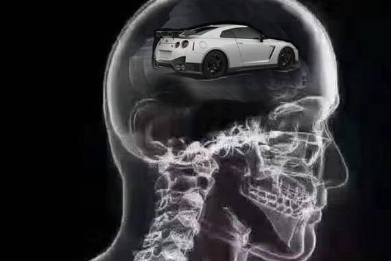 低调的外表狂野的心，小钢炮圆你跑车梦