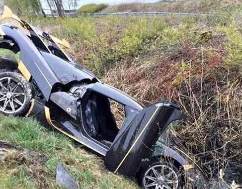 限量版千万级超跑在自家阴沟里翻船可不是什么好事！