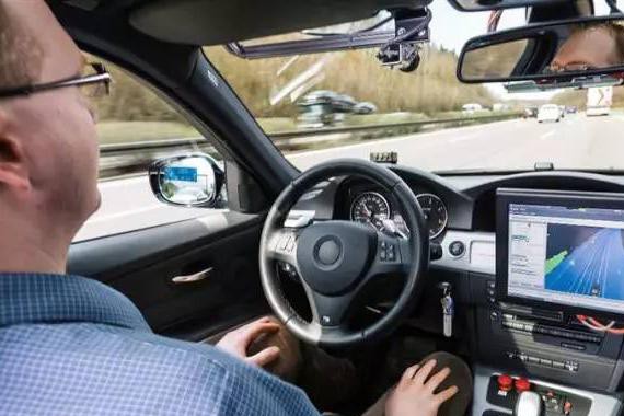 本田撞车，这黑锅竟然要“自动驾驶”背？