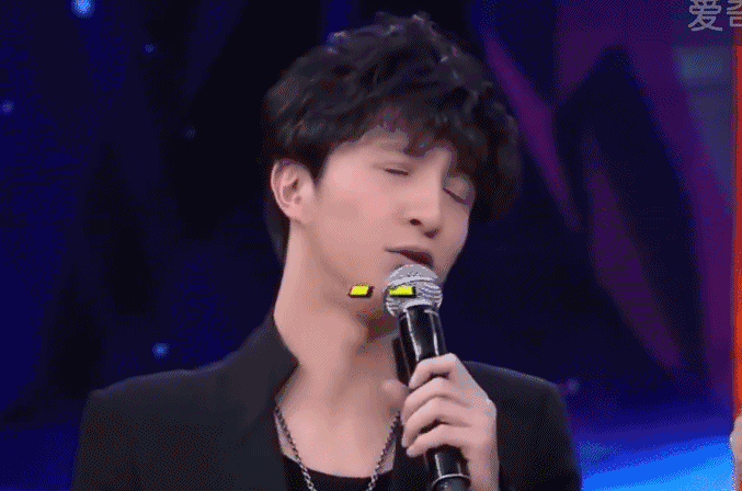 亲爱的,终于拿到驾照了呀,真的好厉害喔!