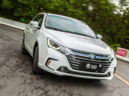 12.8寸大屏幕 百公里加速5.9秒 18万不到的插电混动