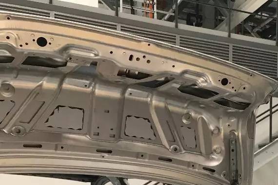 华山论剑 | 潜入宝马工厂看新老5系差别，猜猜新5系Li到底值多少钱？