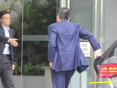 千亿富二代李泽楷，一辆奥迪A8用12年，如今换车了