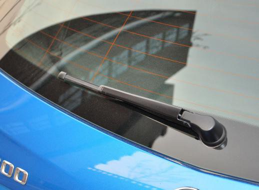 看完这篇文章，你就知道为何三厢车不配后雨刷了