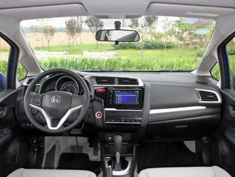 最佳买菜车之争，本田飞度PK 丰田威驰FS