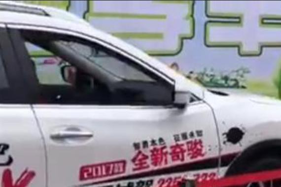 救命还是害命？奇骏演示自动刹车将主持人撞进医院