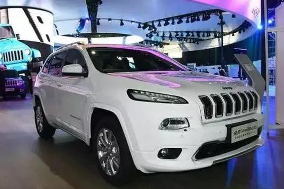 城市SUV标杆，霸气在普拉多，性能不输汉兰达