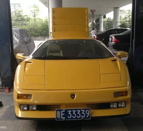 2个年轻人花50万组装一台兰博基尼,阿里120万