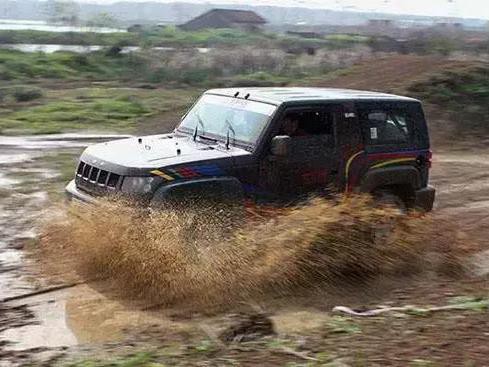 越野你只知道陆巡？这些国产SUV一样能上天下地！