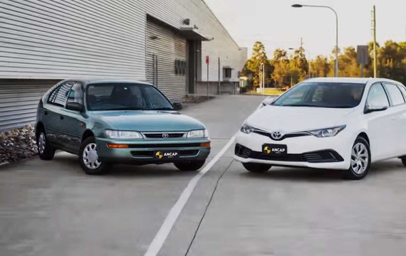 开老车的车主看完这个碰撞测试一定想换新车！