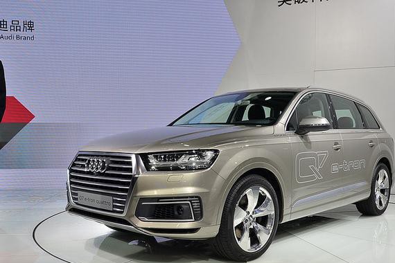 奥迪混动旗舰SUV不过百万，扭矩700牛，油耗不到3L