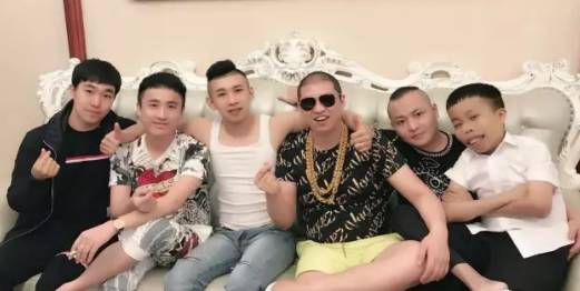 快手 半壁江山 同框出镜!四人粉丝总量突破650