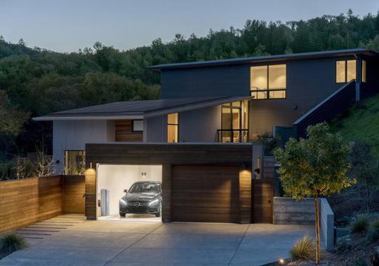 开车、住房、用电，你选特斯拉还是奔驰？