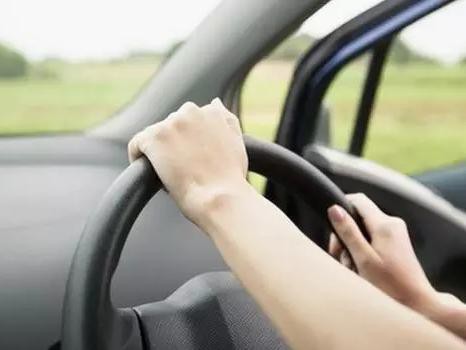 再把方向盘打死，你会遇到这样的问题！