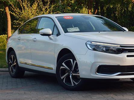 这车4个8尾灯很土豪，1.6T中配卖18万，比雅阁划算