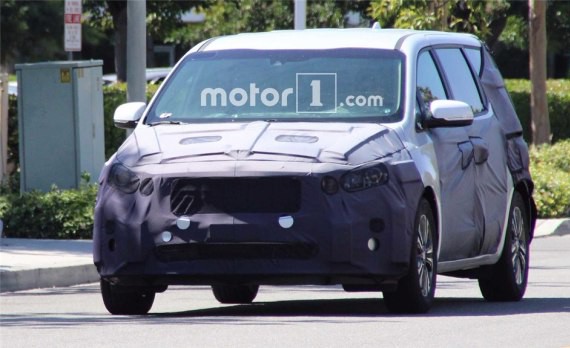 外观将升级 曝起亚新款嘉华路试谍照