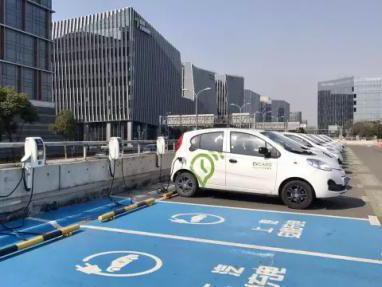 虹桥枢纽免费停车充电 荣威新能源送上车主攻略