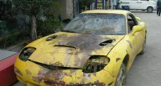 2000块收了辆垃圾车,花7万改装价值百万!