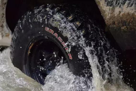 别以为SUV就一定能越野，轮胎没选对照样趴！