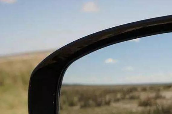 管学军：冷车市里看热点