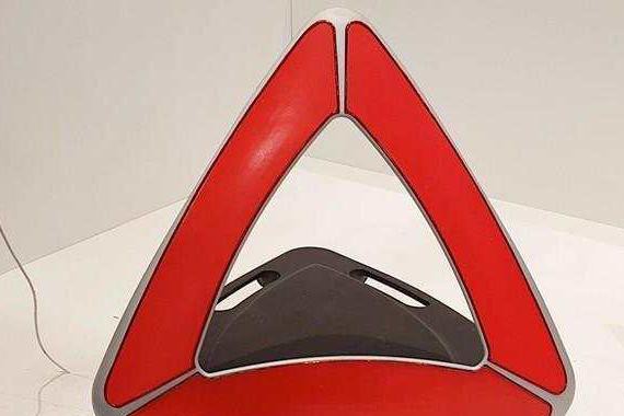 A-WT智能车用警示牌: 规避车辆追撞危险