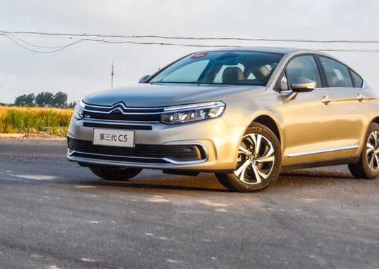 君威迈腾看见它换代就降价，如此巨变真得成最佳B级