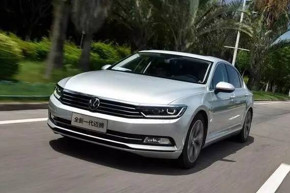 20万的中型轿车，哪台当商务车更加合适？