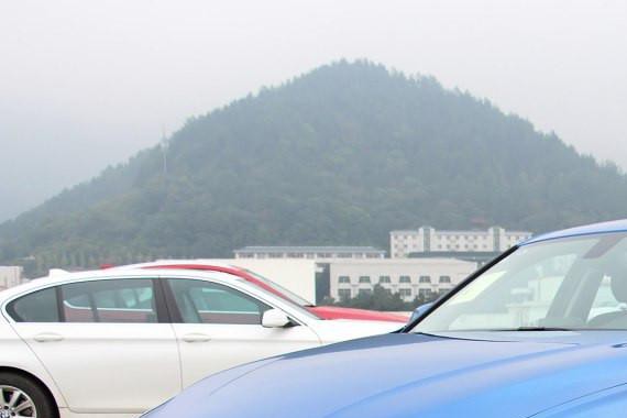 要买豪华中型车的人注意了 这两款车你得看看