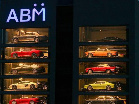 买豪车就像买汽车？新加坡现“豪车自助售卖机”