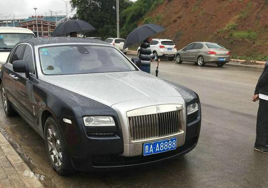 偶遇老干妈车队，豪车一起出动，路人投来羡慕的目光