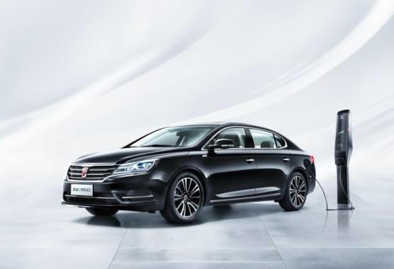 国产中型车百公里油耗1.7L，25万不看迈腾买它？